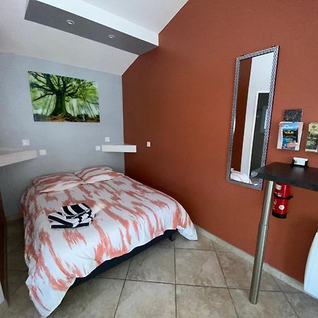Apartament Dependance Individuelle Nans-les-Pins Zewnętrze zdjęcie
